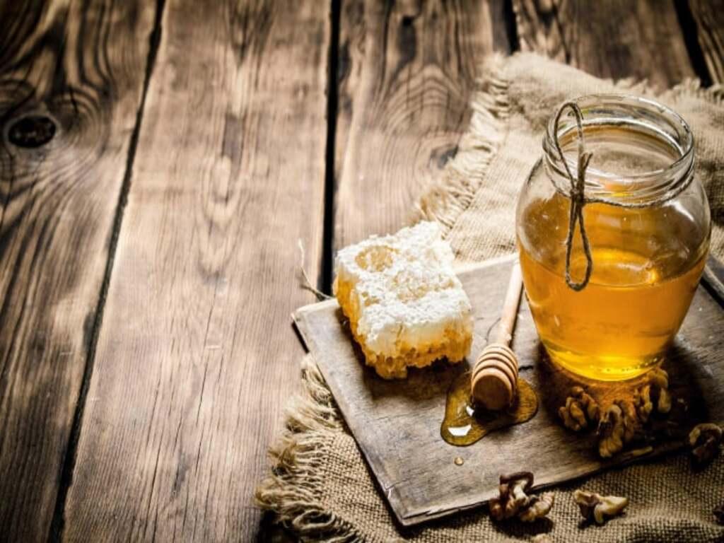 Công thức làm trắng da tự nhiên với mật ong và đu đủ
