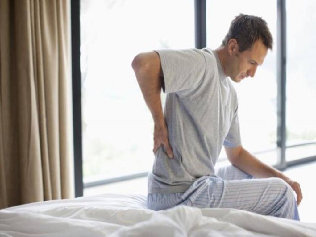 Nguyên nhân khiến bạn ngủ dậy bị đau lưng