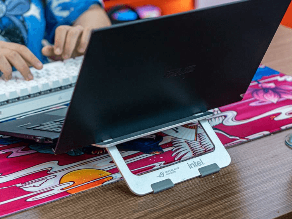 meo-bao-quan-va-dung-may-tinh-dung-cach-de-luon-muot-ma