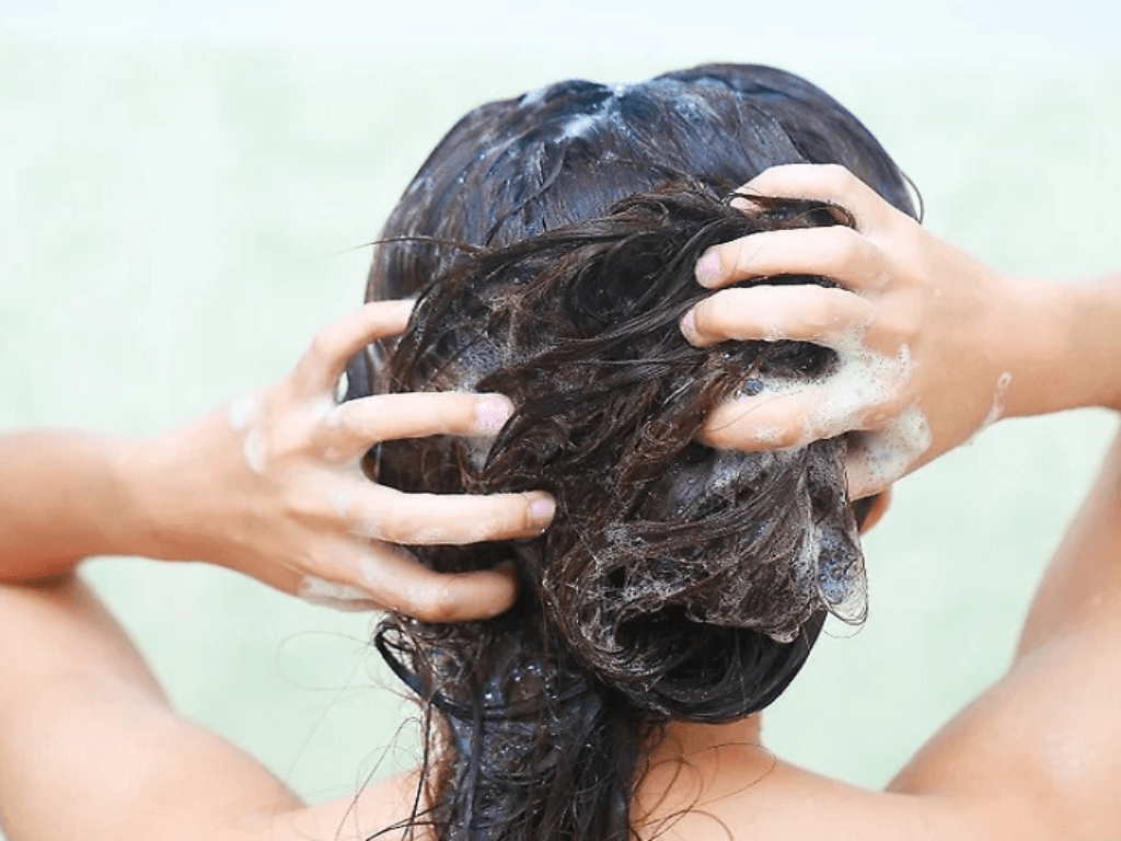 ai-nen-u-toc-va-bao-lau-1-lan-la-du