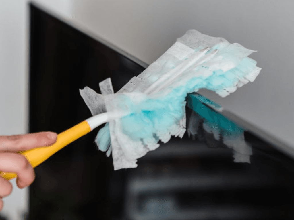 huong-dan-cach-lau-man-hinh-tivi-samsung-dung-chuan