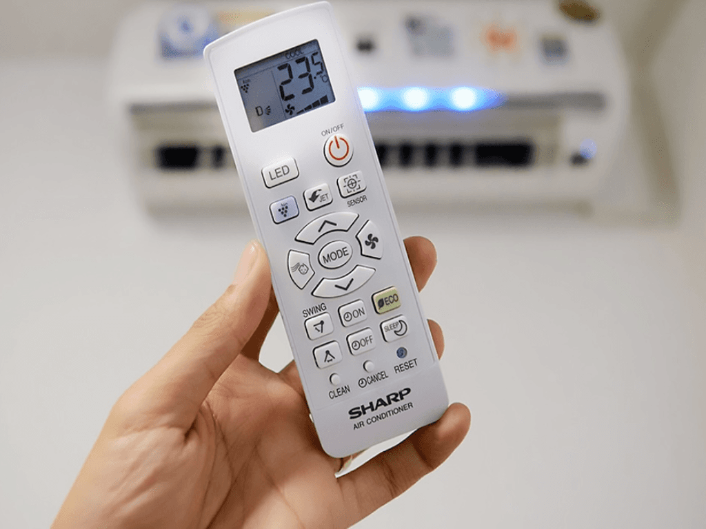 may-lanh-sharp-bao-loi-nhay-den-vang-do-nguyen-nhan-nao