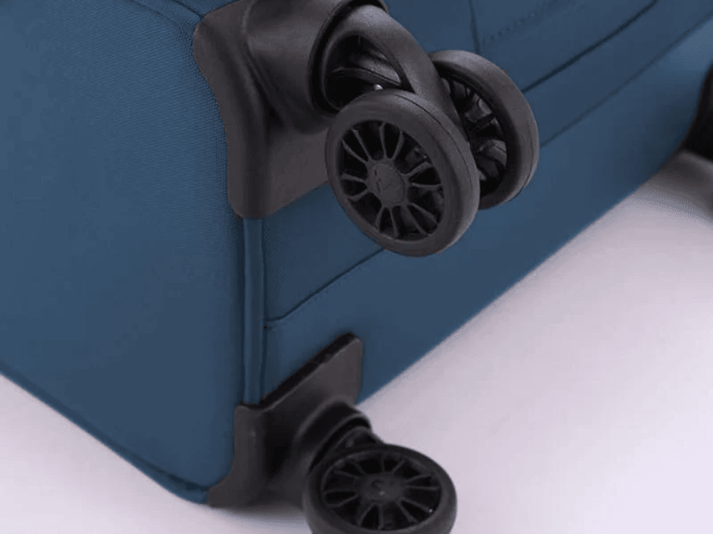 chuan-bi-dung-cu-de-thay-banh-xe-vali