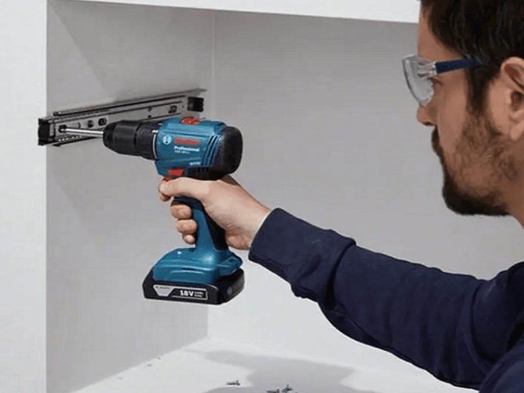 phan-biet-may-ban-vit-va-may-khoan-dung-dung-nham