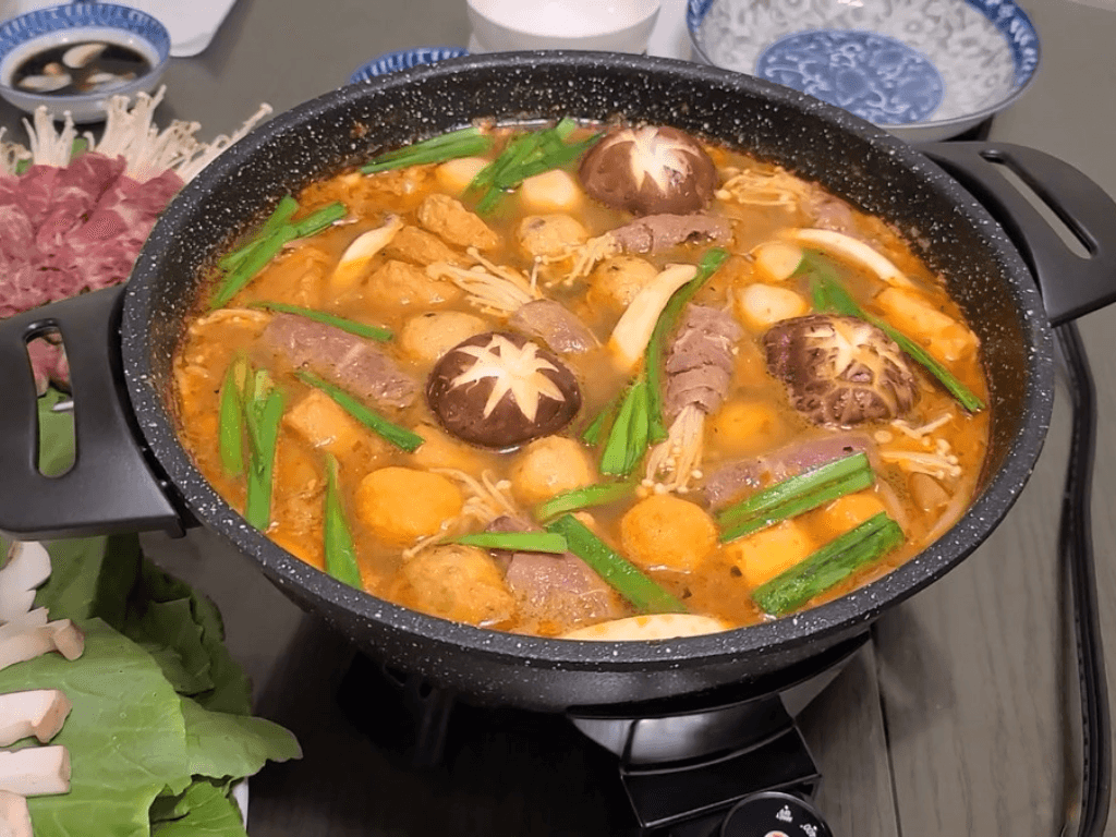 vi-sao-lau-kim-chi-thit-bo-lai-la-hot-trend-nhung-ngay-chan-com