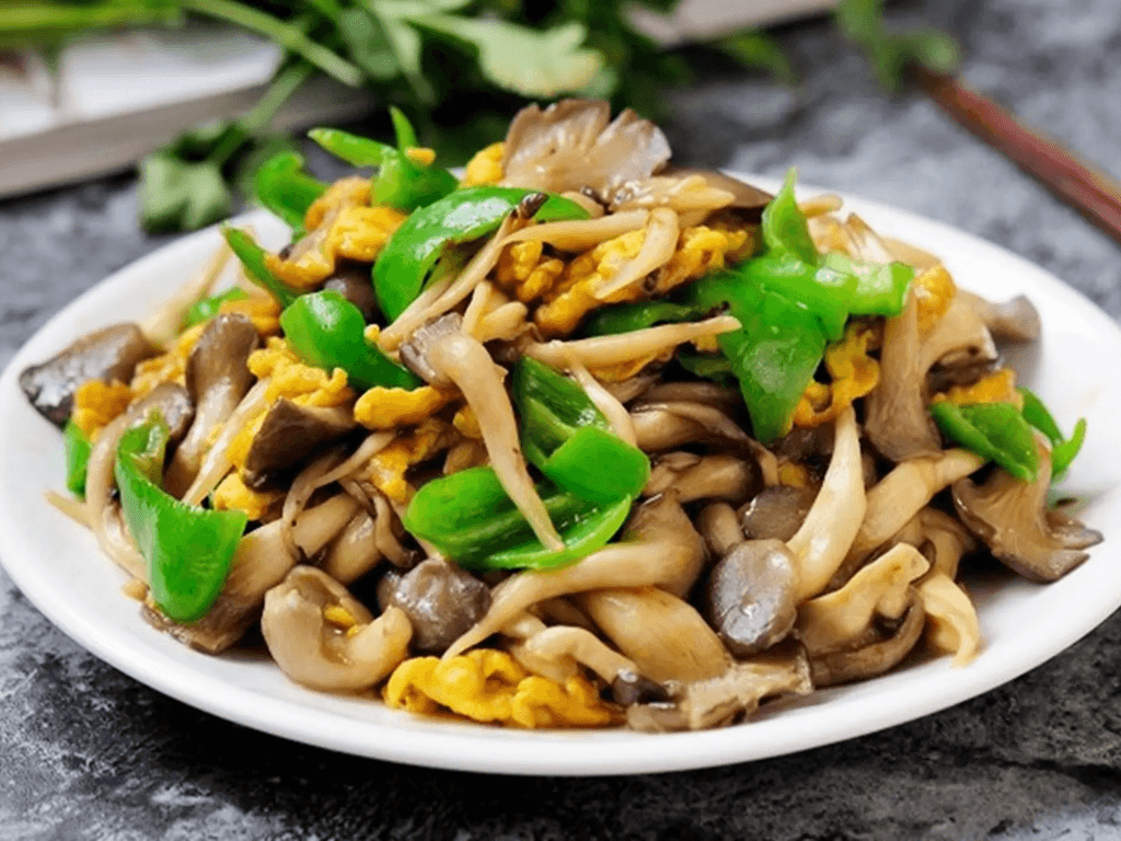 goi-y-cach-an-kem-va-bien-tau-mon-nam-rom-xao-chay-them-hap-dan