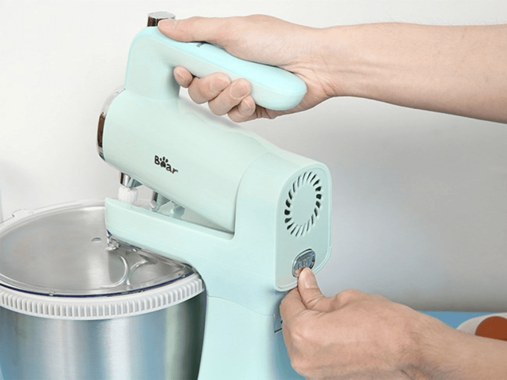 huong-dan-su-dung-may-tron-bot-don-gian-ai-cung-lam-duoc