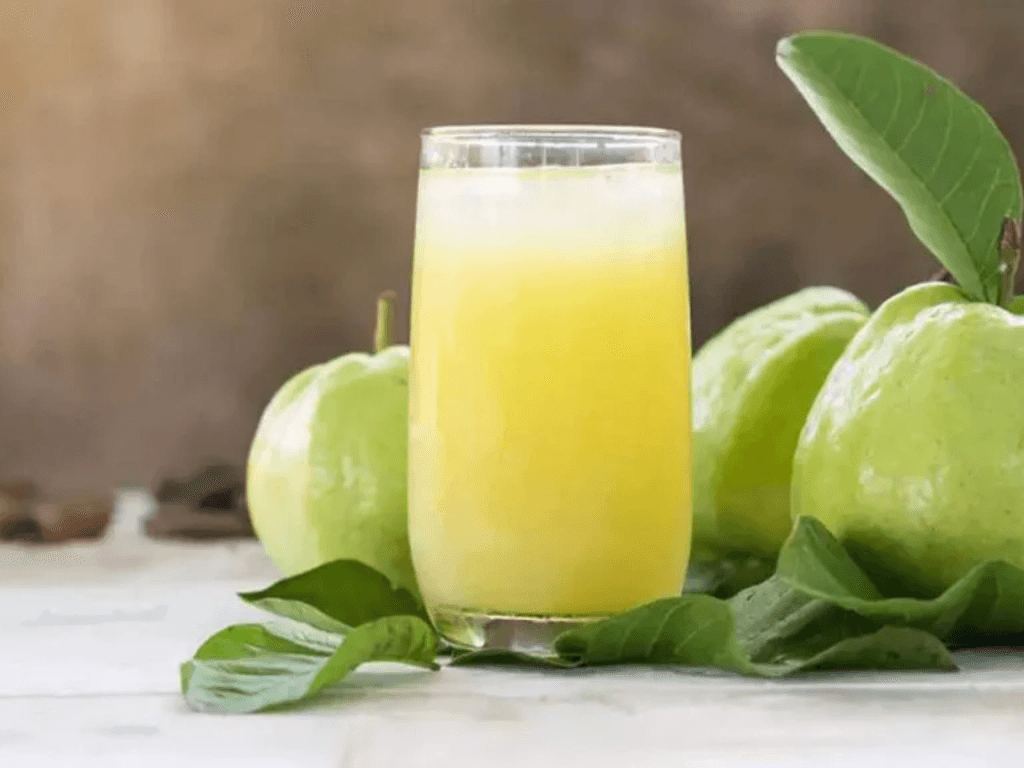 nuoc-ep-oi-dua-su-ket-hop-hoan-hao-cho-suc-khoe-va-vi-giac