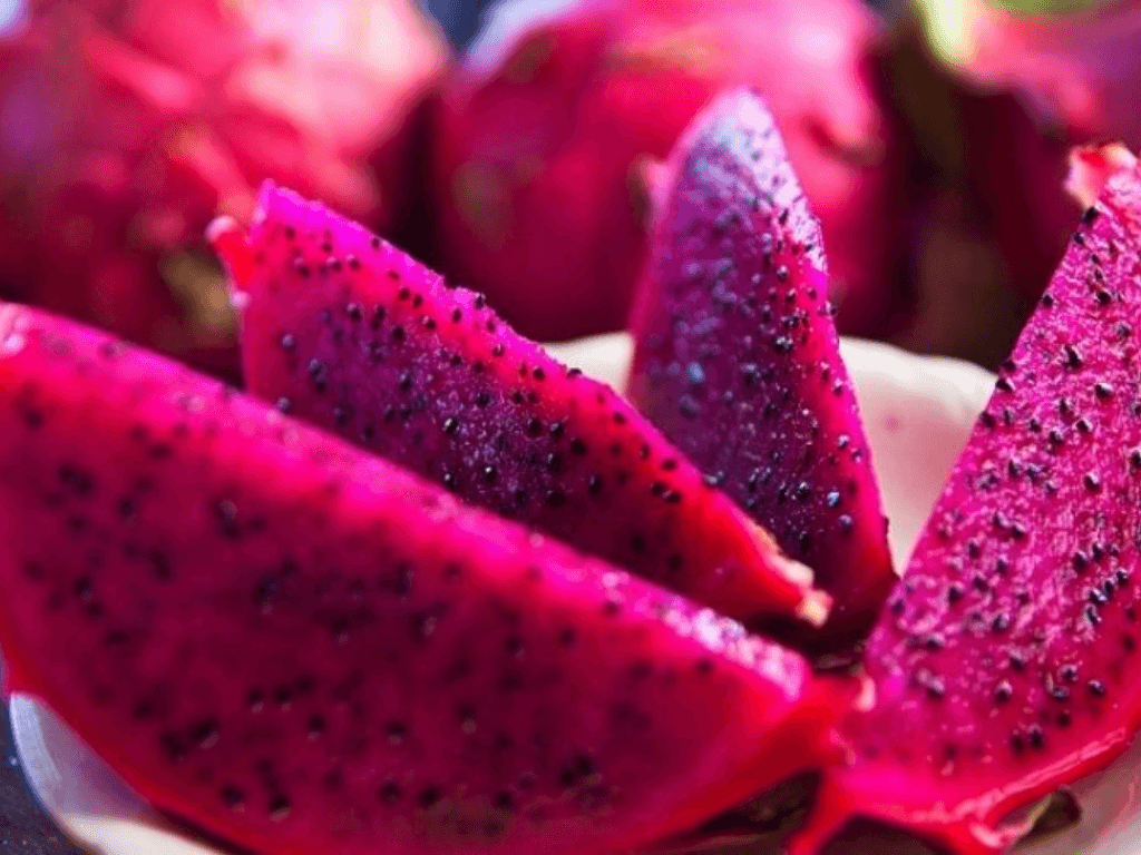 gioi-thieu-chung-ve-trai-thanh-long-loai-qua-binh-dan-ma-khong-tam-thuong