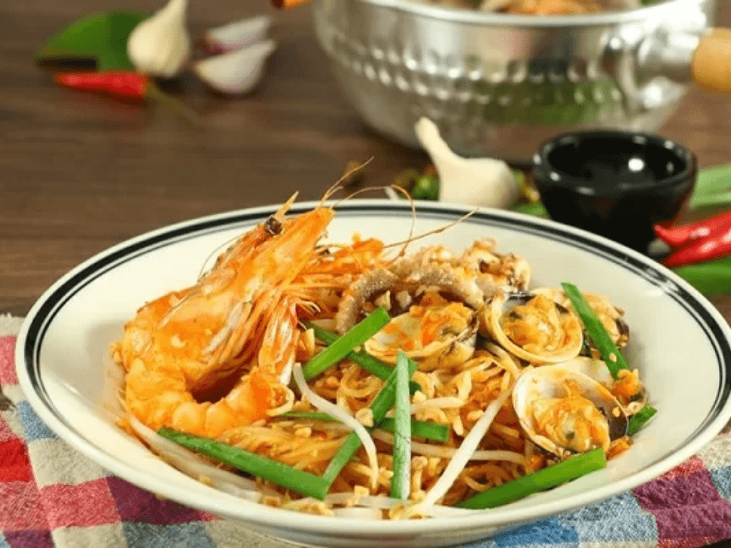 vi-sao-hu-tieu-xao-chay-co-the-chinh-phuc-ca-nguoi-me-thit