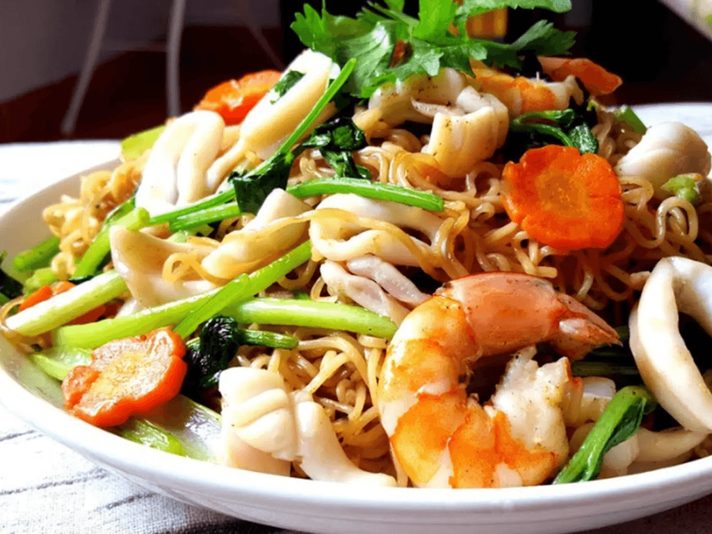 mi-xao-thap-cam-mon-an-da-nang-cho-moi-bua-trong-ngay