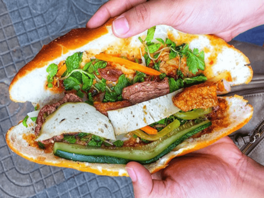 gioi-thieu-mon-banh-mi-chay-va-ly-do-nen-thu