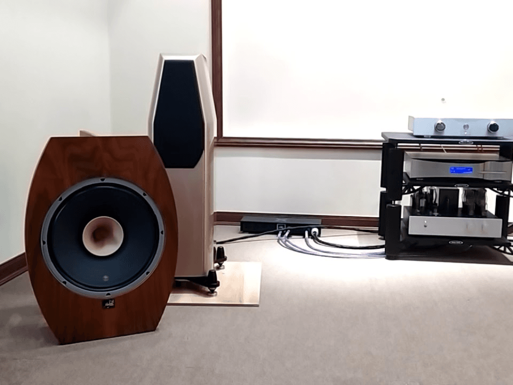 so-sanh-loa-toan-dai-va-loa-nhieu-duong-tieng-trong-trai-nghiem-nghe-nhac