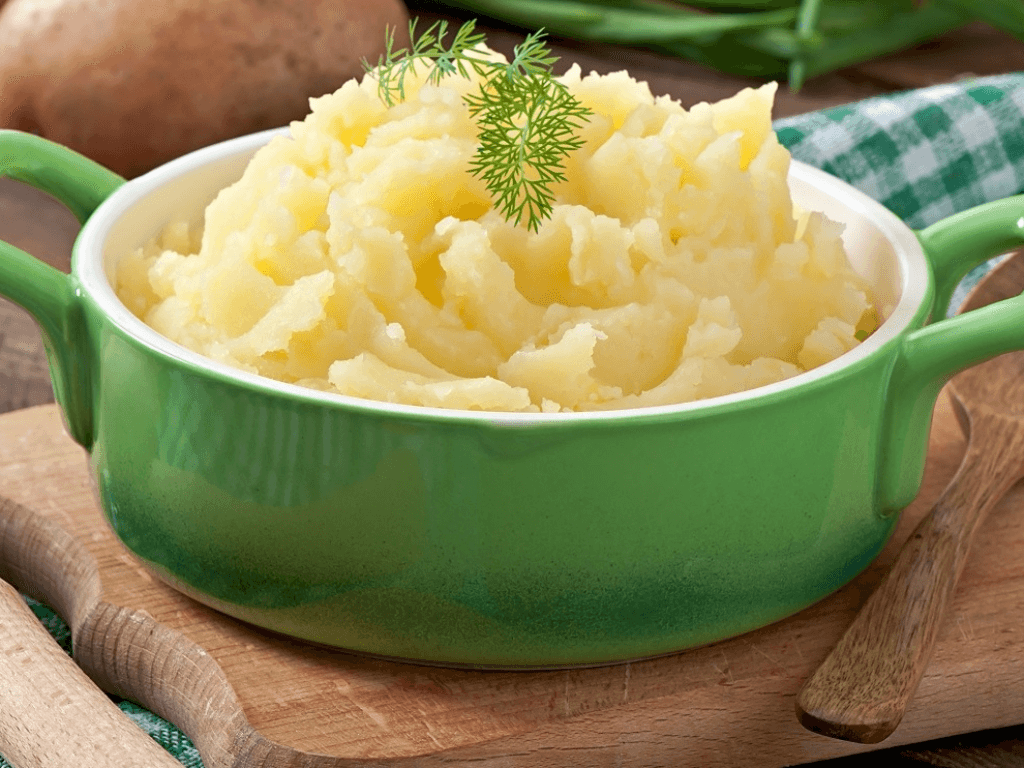 huong-dan-cach-lam-khoai-tay-nghien-tron-sua-sieu-min-tai-nha