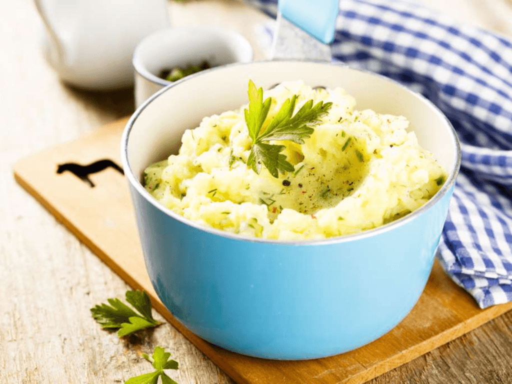 vi-sao-khoai-tay-nghien-tron-sua-la-mon-an-nho-ma-co-vo