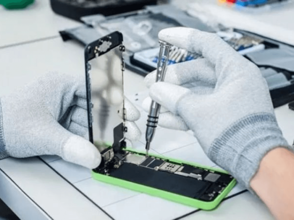 nen-lam-gi-khi-nghi-ngo-dien-thoai-bi-hu-main-dien-thoai