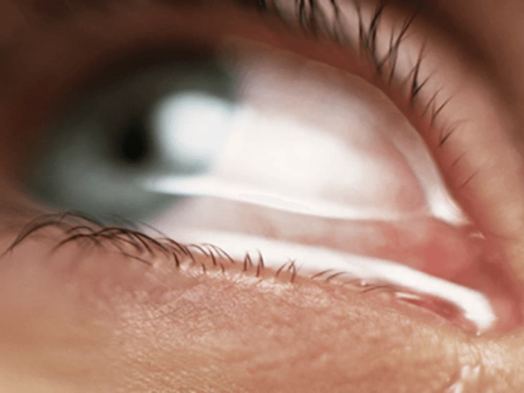 cach-khai-thac-suc-manh-chua-lanh-tu-nuoc-mat-mot-cach-lanh-manh