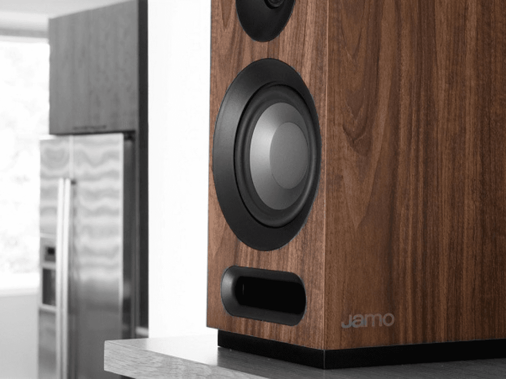 ai-nen-mua-loa-jamo-loa-jamo-co-nen-mua-khong-va-mau-nao-thi-dang-tien