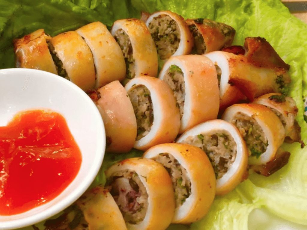 vi-sao-muc-nhoi-thit-nuong-la-mon-ninh-vi-giac-dinh-cao