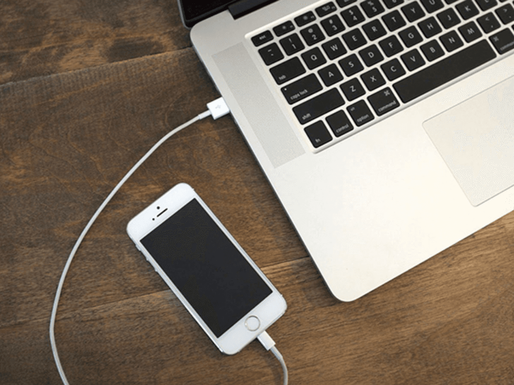 luu-y-bao-mat-va-hieu-nang-khi-ket-noi-dien-thoai-voi-laptop