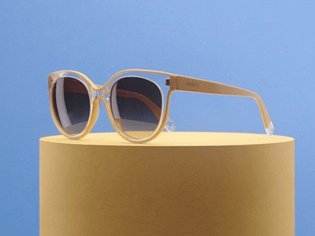 mat-kinh-furla-phu-hop-voi-ai