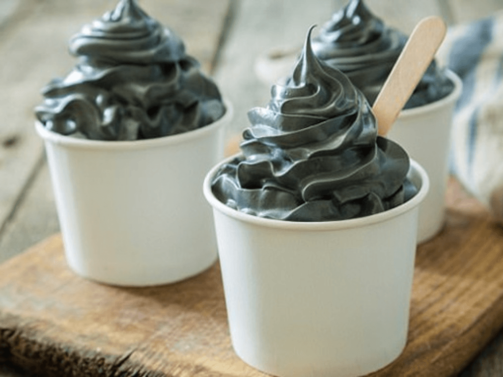 kem-tinh-than-tre-mon-trang-mieng-den-huyen-bi-dang-gay-sot