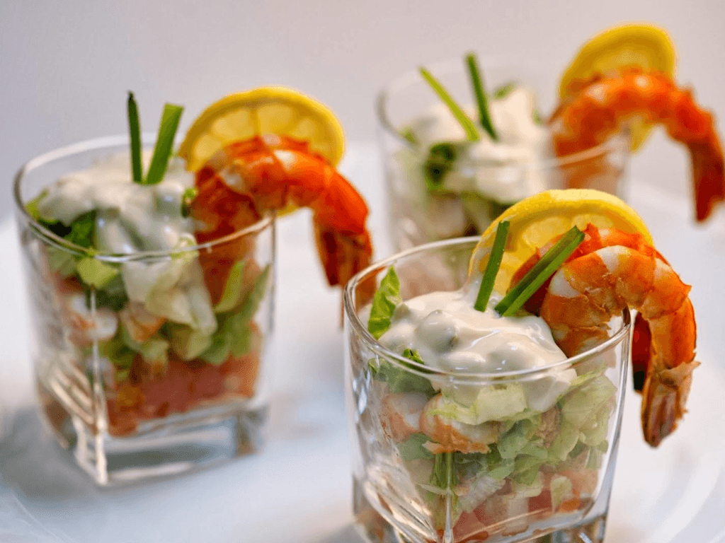 cac-buoc-lam-cocktail-tom-don-gian-tai-nha