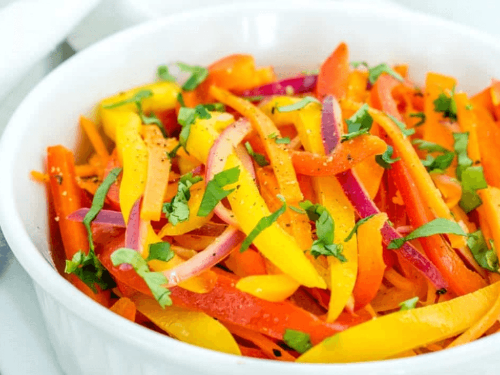 vi-sao-salad-ot-chuong-la-mon-an-khien-ban-guc-nga