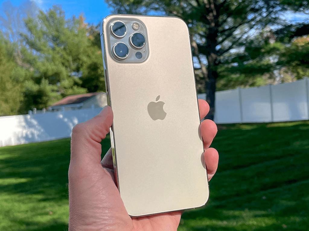 vi-sao-iphone-12-pro-max-van-con-hot-giua-thoi-dai-iphone-15-16