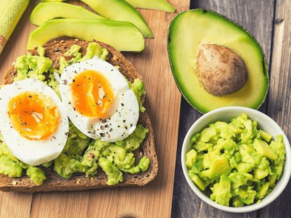 cac-buoc-lam-salad-bo-trung-don-gian-ma-ngon-kho-cuong