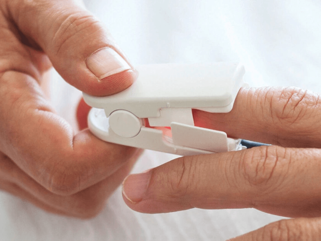 goi-y-mot-so-dong-may-do-spo2-pho-bien-va-danh-gia-nhanh