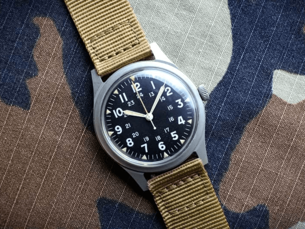 khai-niem-dong-ho-quan-doi-chinh-hang-la-gi