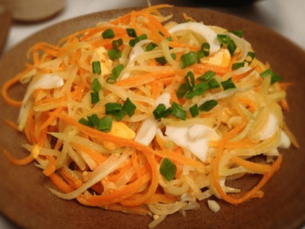 bi-quyet-giup-mon-ca-rot-xao-trung-them-hap-dan