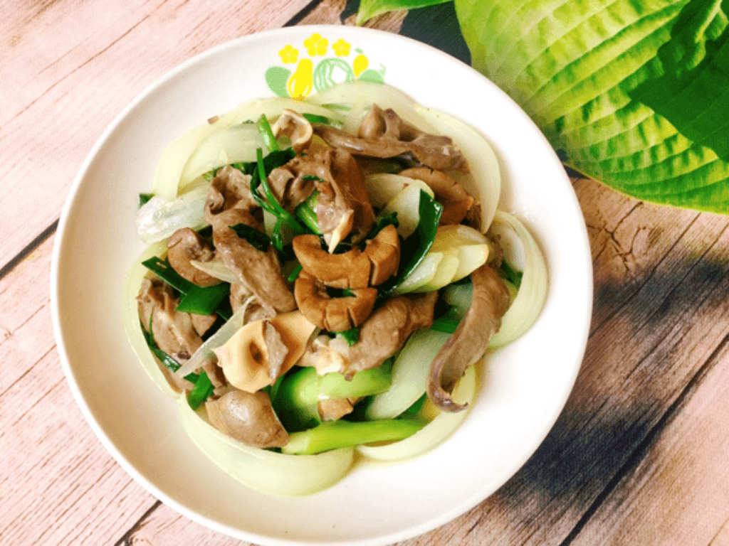 cac-loai-rau-cu-xao-chung-hop-ro-voi-cat-heo