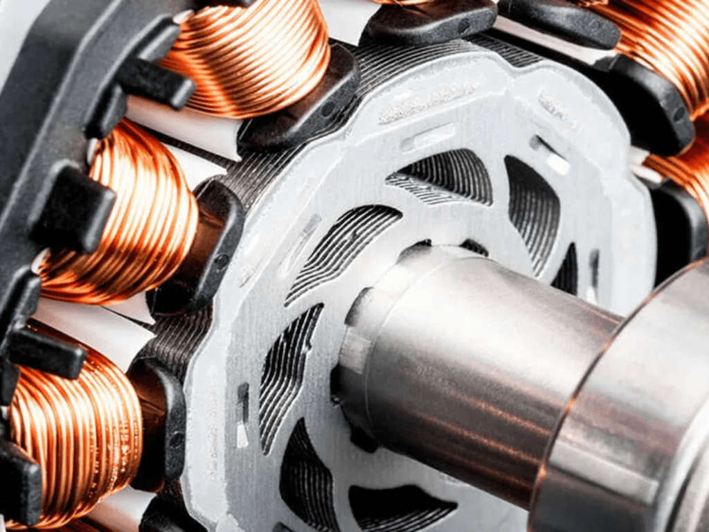 dong-co-choi-than-va-khong-choi-than-la-gi