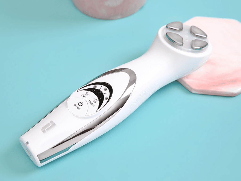 may-massage-lifetrons-co-gi-noi-bat-so-voi-may-thong-thuong