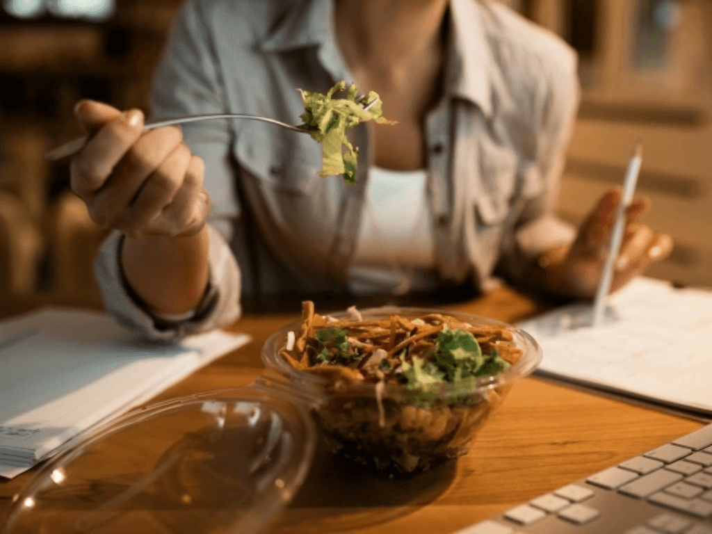 co-nhung-gi-ban-an-moi-gay-hai-khong-phai-do-an-dem