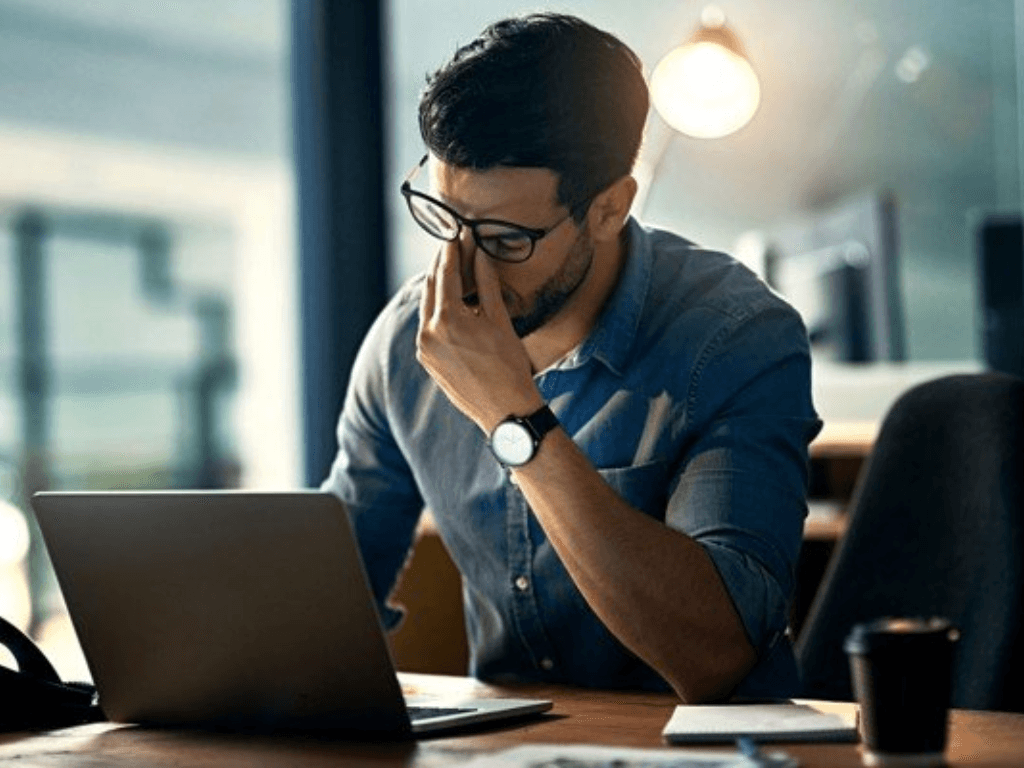 anh-sang-xanh-la-gi-va-tai-sao-lai-hai-mat