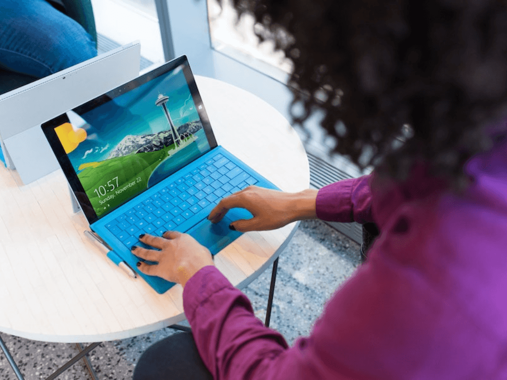 meo-nho-giup-mat-thu-gian-sau-nhieu-gio-nhin-man-hinh