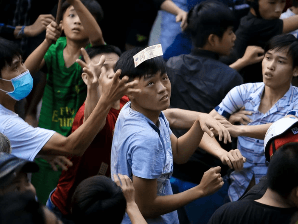 vi-sao-lai-giat-co-hon-tu-nghi-le-tam-linh-den-man-tranh-gianh-nao-loan