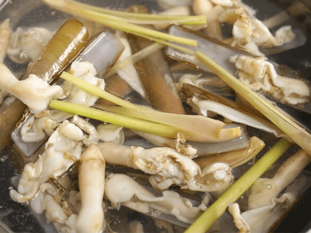 nguyen-lieu-can-chuan-bi-lam-rau-muong-xao-mong-tay