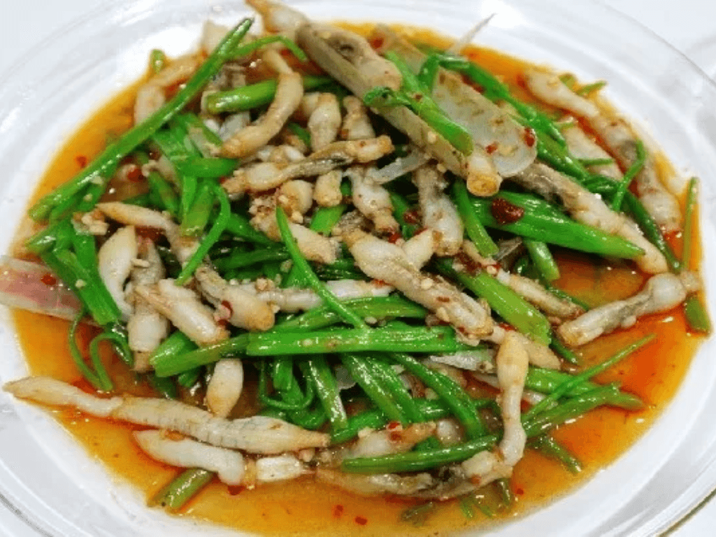 cach-xao-oc-mong-tay-voi-rau-muong-ngon-chuan-vi