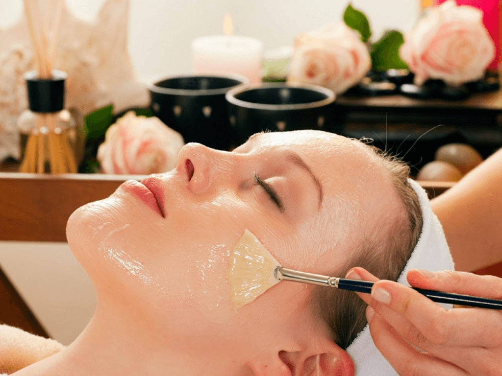 duong-da-mat-khi-dau-dua-tro-thanh-serum-thien-nhien-gia-0-dong