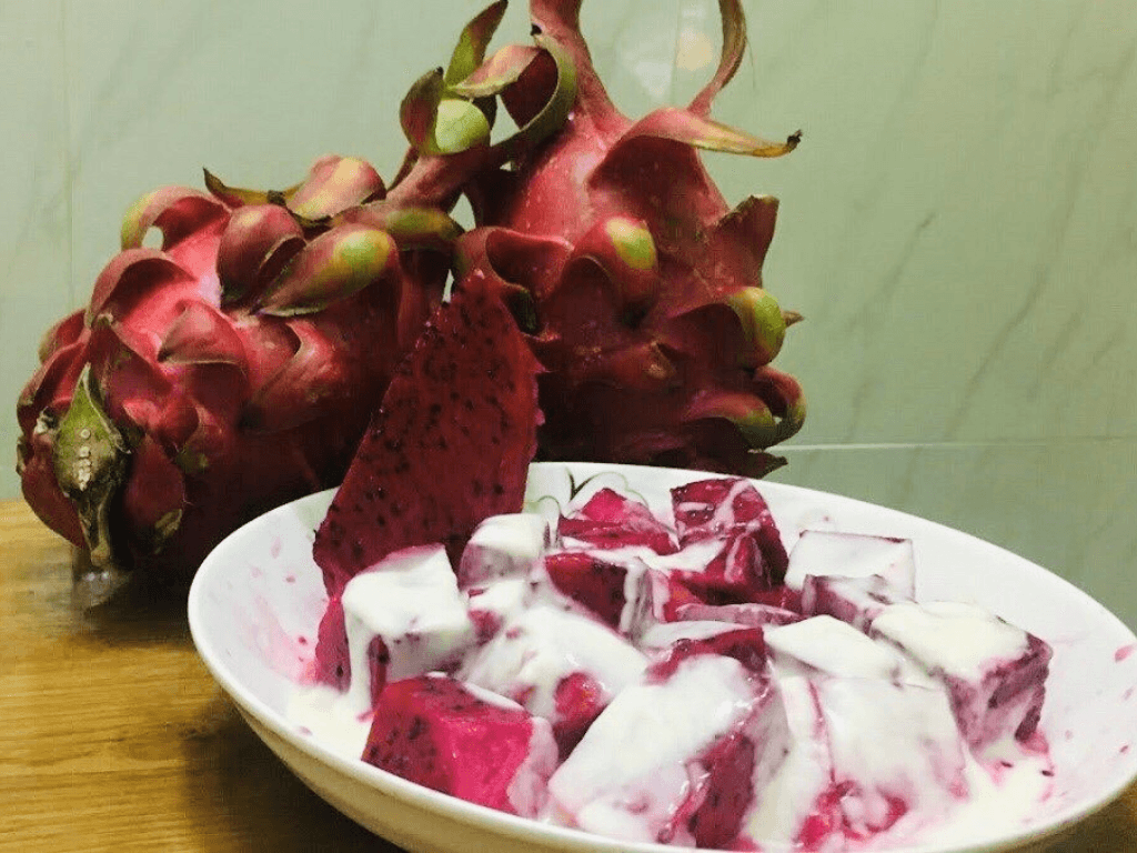 vi-sao-thanh-long-dam-sua-chua-tro-thanh-mon-ruot-mua-he