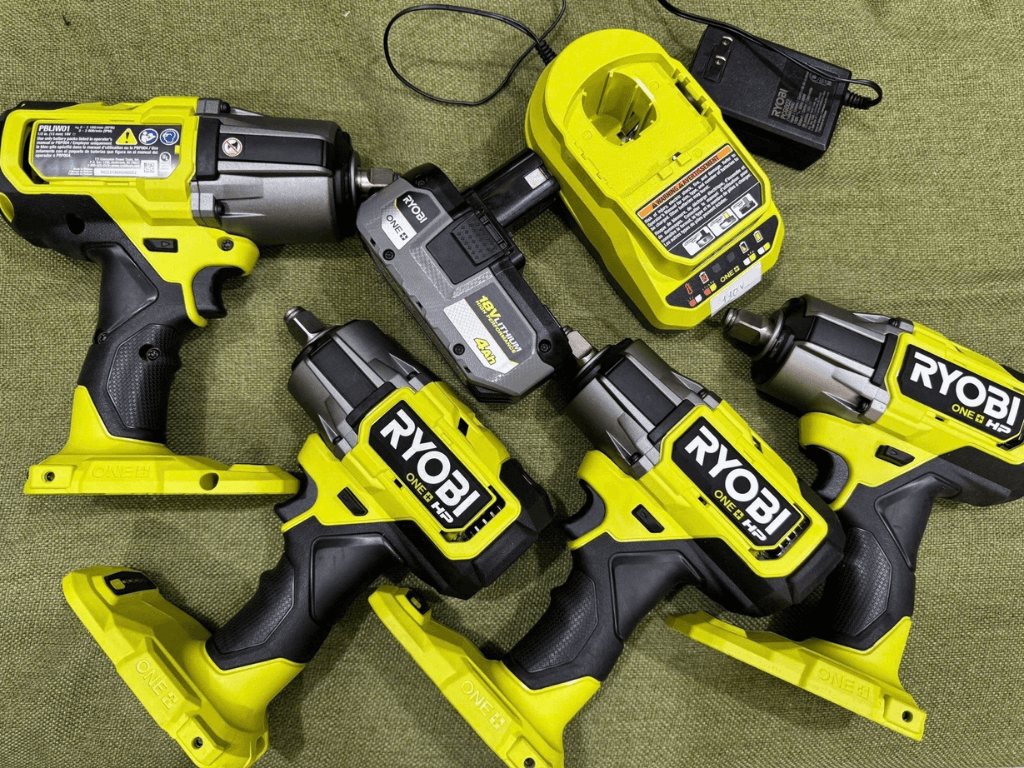 may-khoan-ryobi-co-gi-hon-hoac-kem-cac-doi-thu-cung-phan-khuc