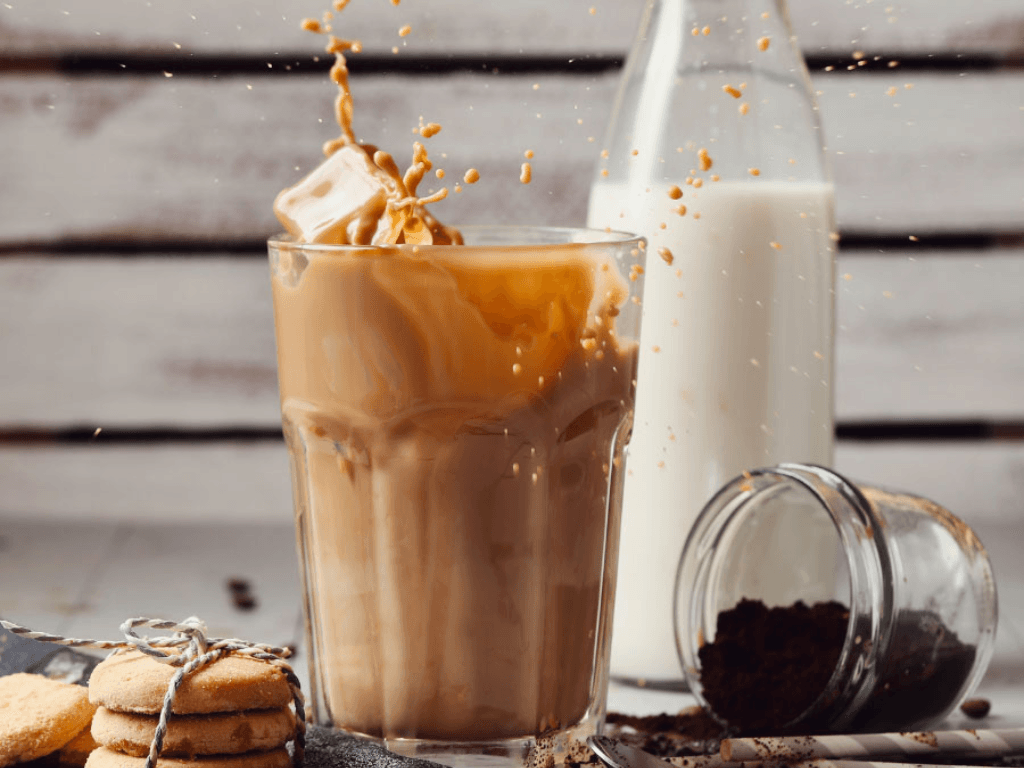 3-meo-giam-toi-khi-thuong-thuc-ca-phe-sua