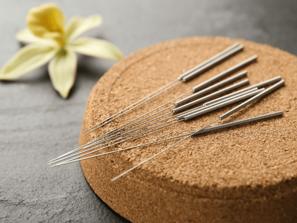 cham-cuu-la-gi-va-nguyen-ly-hoat-dong-trong-dieu-tri-mat-ngu