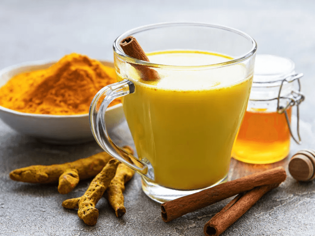 tai-sao-nen-uong-nuoc-nghe-tuoi-va-vai-tro-cua-curcumin