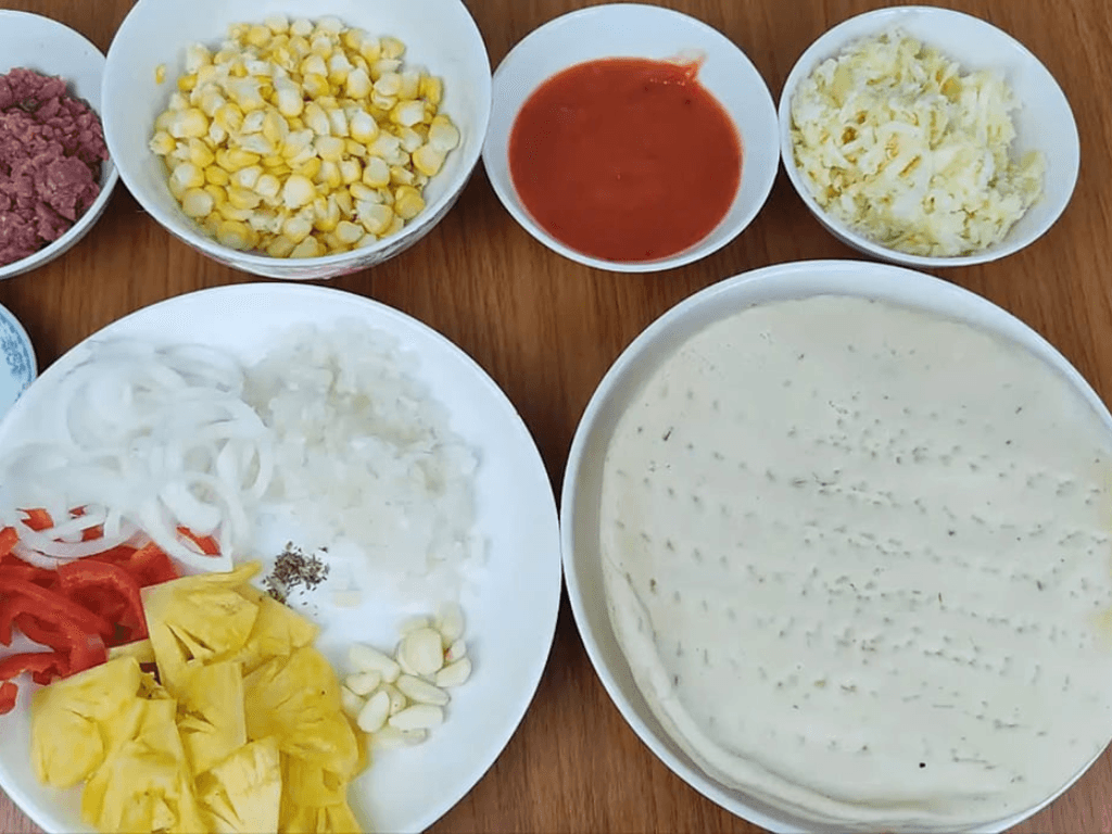chuan-bi-nguyen-lieu-va-dung-cu-lam-pizza-tai-nha