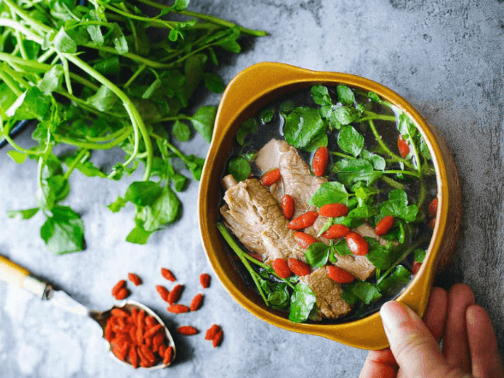 huong-dan-nau-canh-xa-lach-xoong-giu-dinh-duong